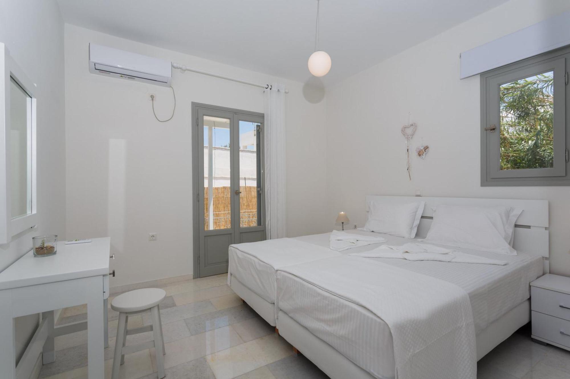 Heart Of Paros Apartments ภายนอก รูปภาพ